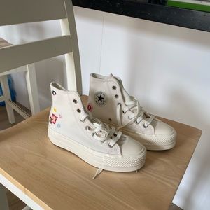 Converse platform sneakers. Beige, W5.5 never worn.